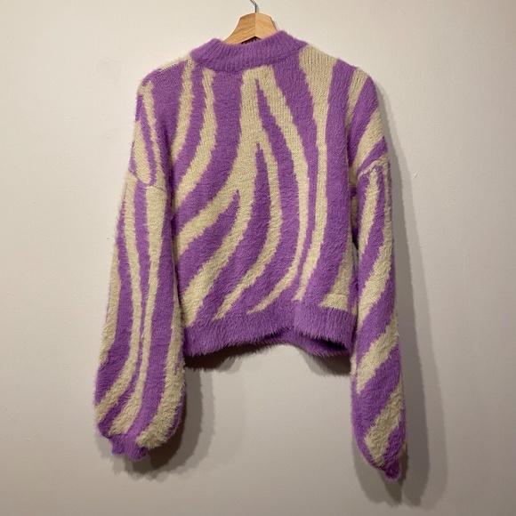 Wednesday's Girl Relaxed Sweater with Balloon Sleeves in Zebra Knit Purple - Picture 4 of 4